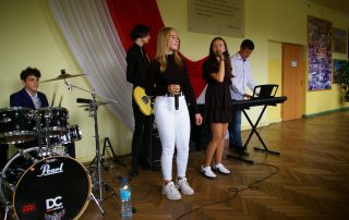 Szkolny zespół muzyczny "Pozytywnie Nastawieni LO2"