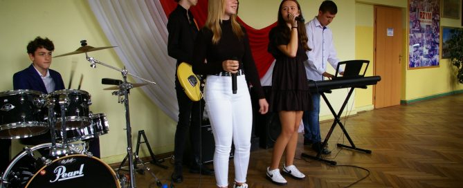 Szkolny zespół muzyczny "Pozytywnie Nastawieni LO2"