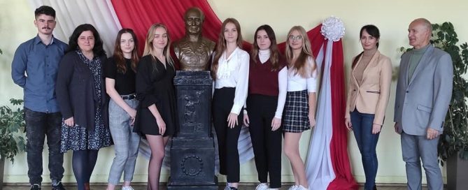 Samorząd Uczniowski z dyrekcją szkoły i opiekunem