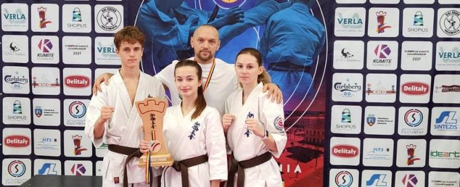 Julia Seweryn, Zuzanna Pacek i Karol Ożóg z trenerem