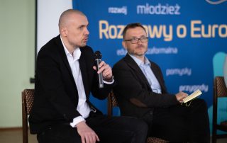 Uczestnicy festiwalu w murach 2LO