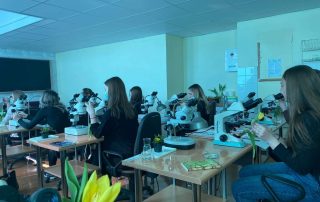 Uczniowie 2LO na warsztatach UJK