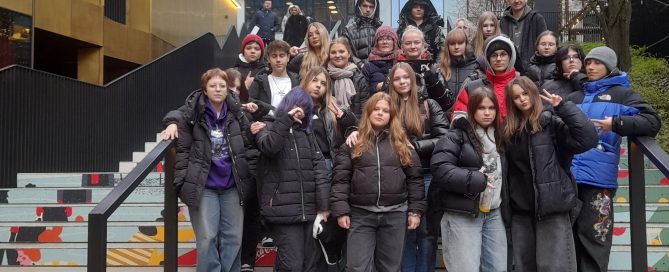 Uczniowie kl.1a wraz z opiekunami